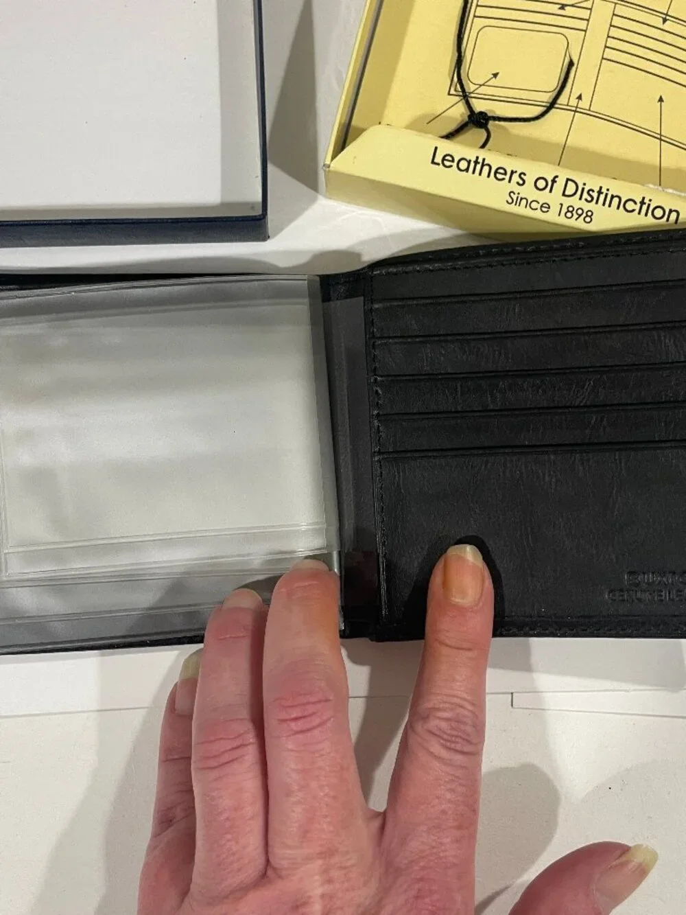 Men's Bi-Fold (Bill Fold) Buxton Black Genuine Leather Cardex Wallet in Box